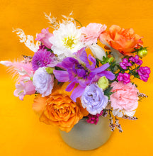 Load image into Gallery viewer, Spring Mix - Designers Choice - Vase Arrangement