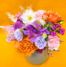 Load image into Gallery viewer, Spring Mix - Designers Choice - Vase Arrangement
